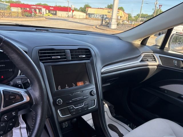 Certified 2019 Ford Fusion SE w/ Equipment Group 151A FWD image 17