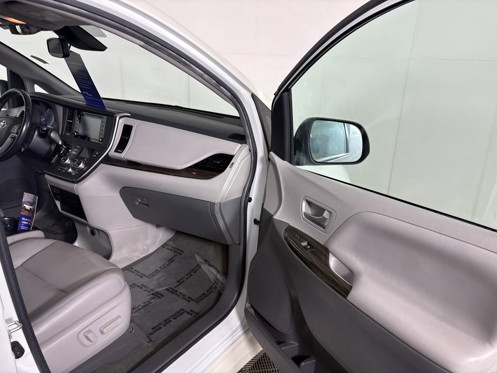 Used 2018 Toyota Sienna XLE w/ XLE Navigation Package image 38