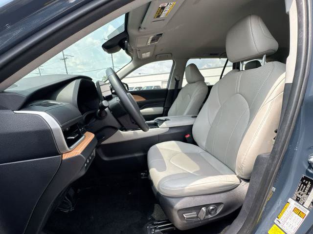 Used 2024 Toyota Grand Highlander AWD Hybrid image 16