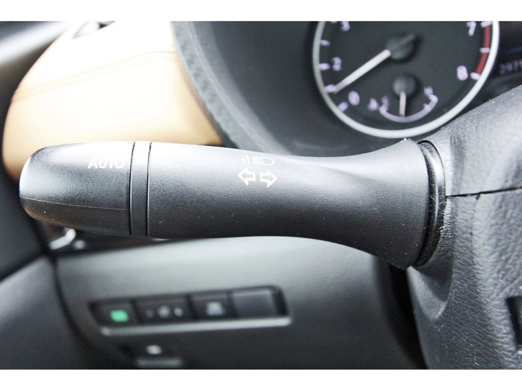 Used 2024 Nissan Sentra SV w/ SV Premium Package FWD image 16