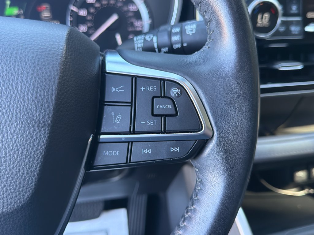 Used 2020 Toyota Highlander XLE FWD image 21