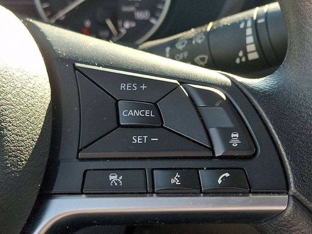 Used 2025 Nissan Sentra SV FWD image 21