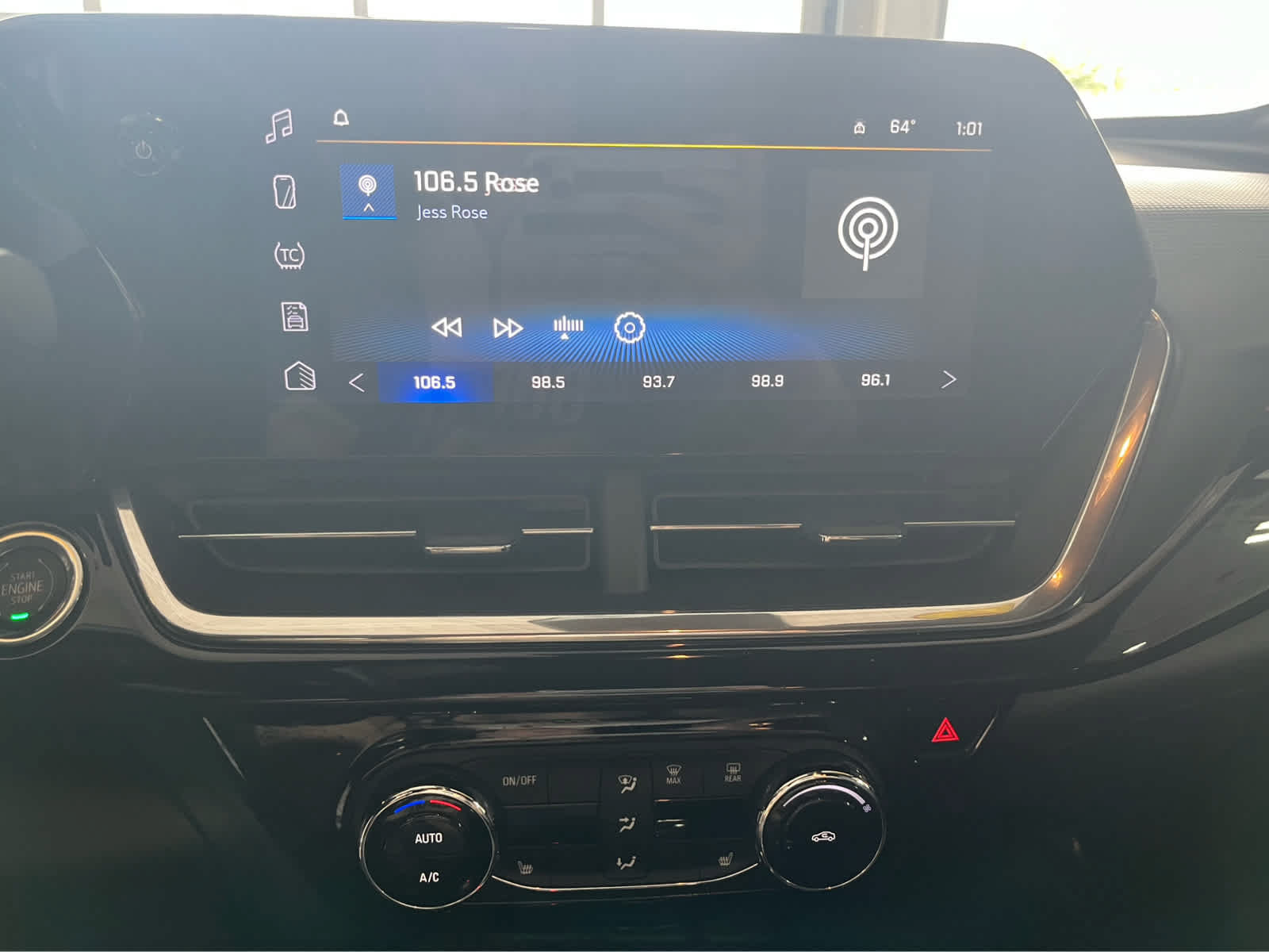 Used 2024 Chevrolet Trax RS w/ Driver Confidence Package FWD image 33