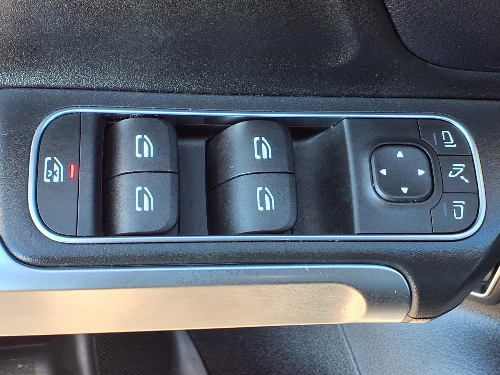 Used 2021 Mercedes-Benz GLB 250 4MATIC image 19