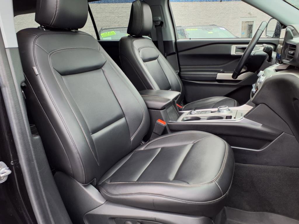 Certified 2022 Ford Explorer XLT w/ Equipment Group 202A image 12