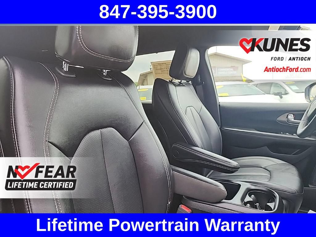 Used 2025 Chrysler Pacifica Select FWD image 53