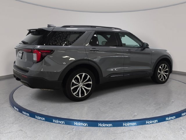 Certified 2025 Ford Explorer ST-Line AWD/4WD image 6
