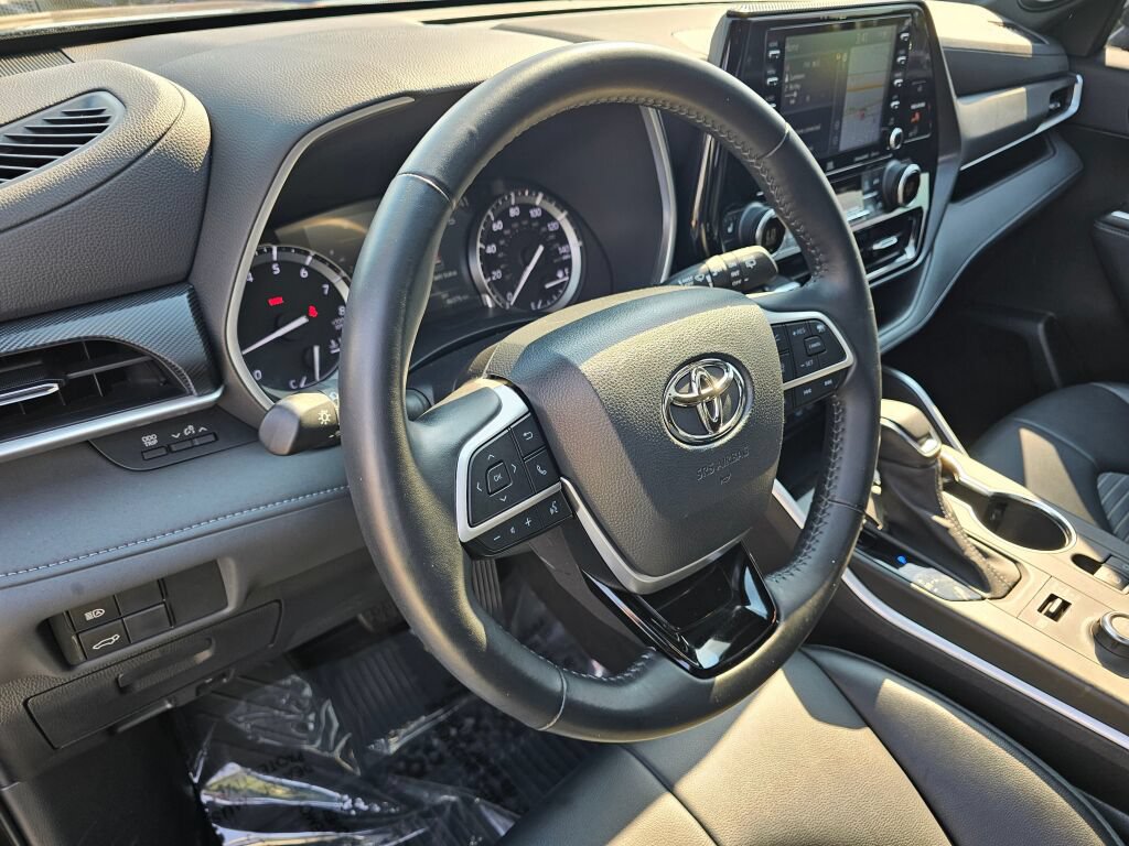 Used 2022 Toyota Highlander XSE AWD/4WD image 23