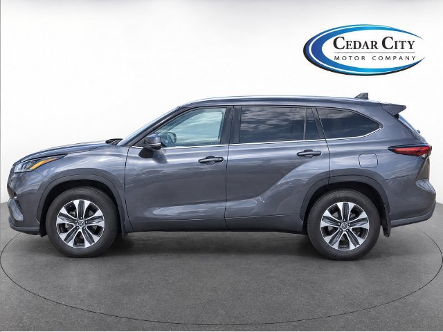 Used 2024 Toyota Highlander XLE AWD/4WD image 6