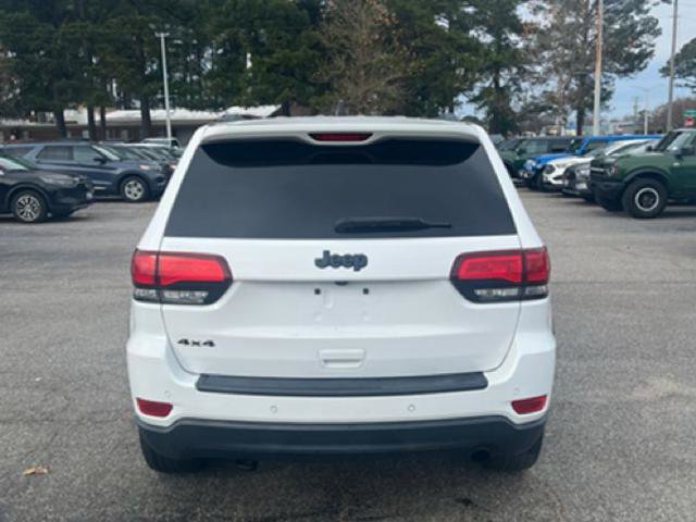 Used 2018 Jeep Grand Cherokee Laredo image 4