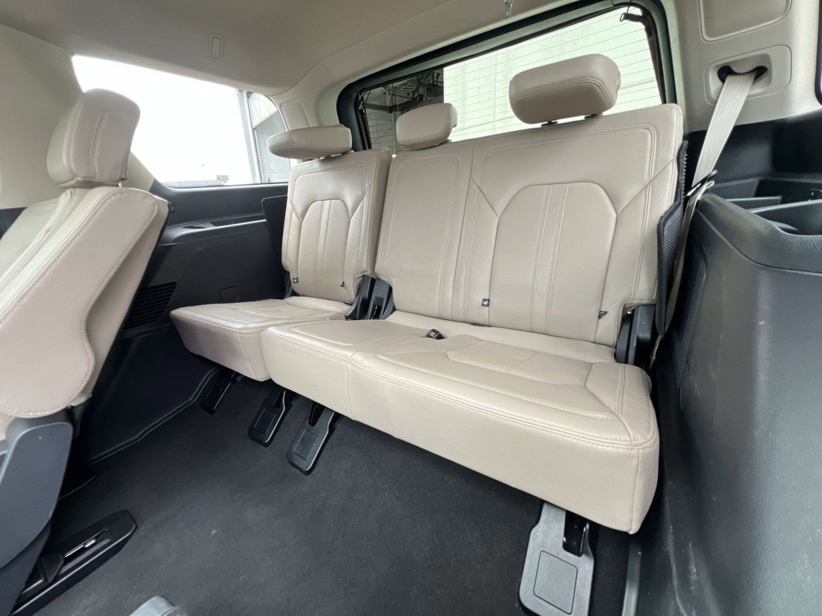 Certified 2024 Ford Expedition Limited image 26