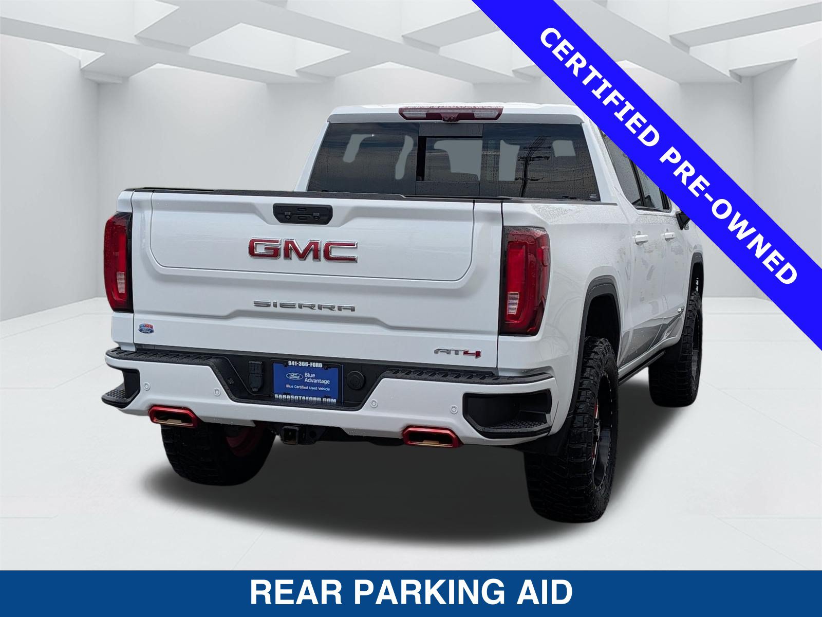 Used 2023 GMC Sierra 1500 AT4 w/ Technology Package AWD/4WD image 5