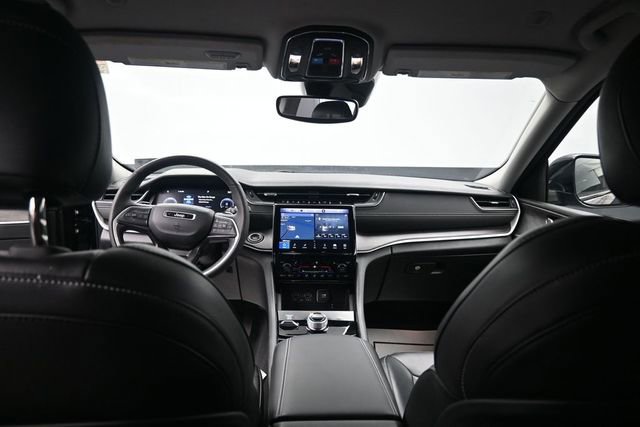 Used 2023 Jeep Grand Cherokee Limited AWD/4WD image 9