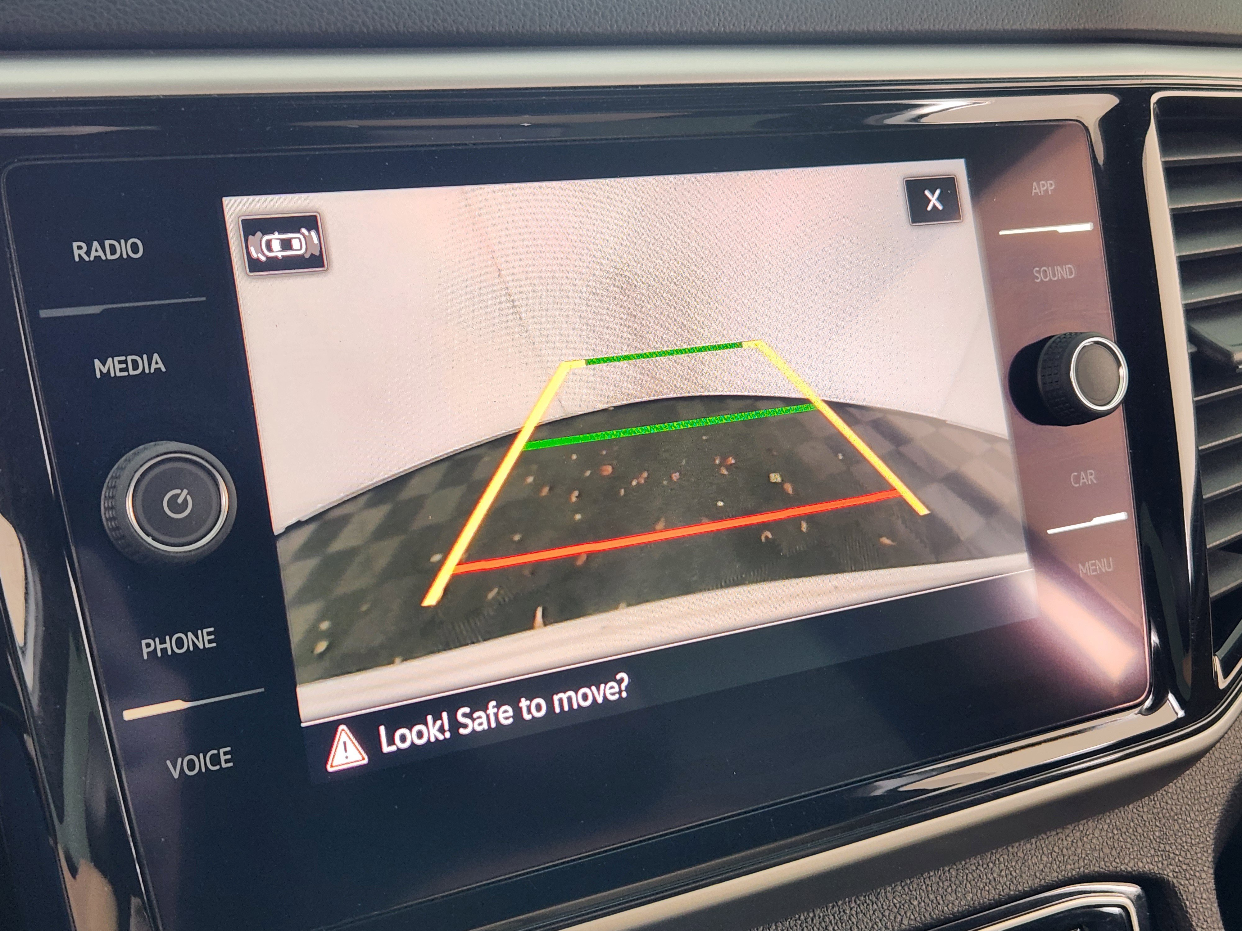 Used 2022 Volkswagen Atlas Cross Sport SE image 22