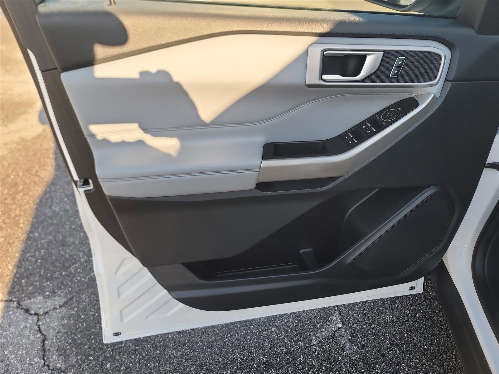 Certified 2023 Ford Explorer XLT w/ Equipment Group 202A image 15