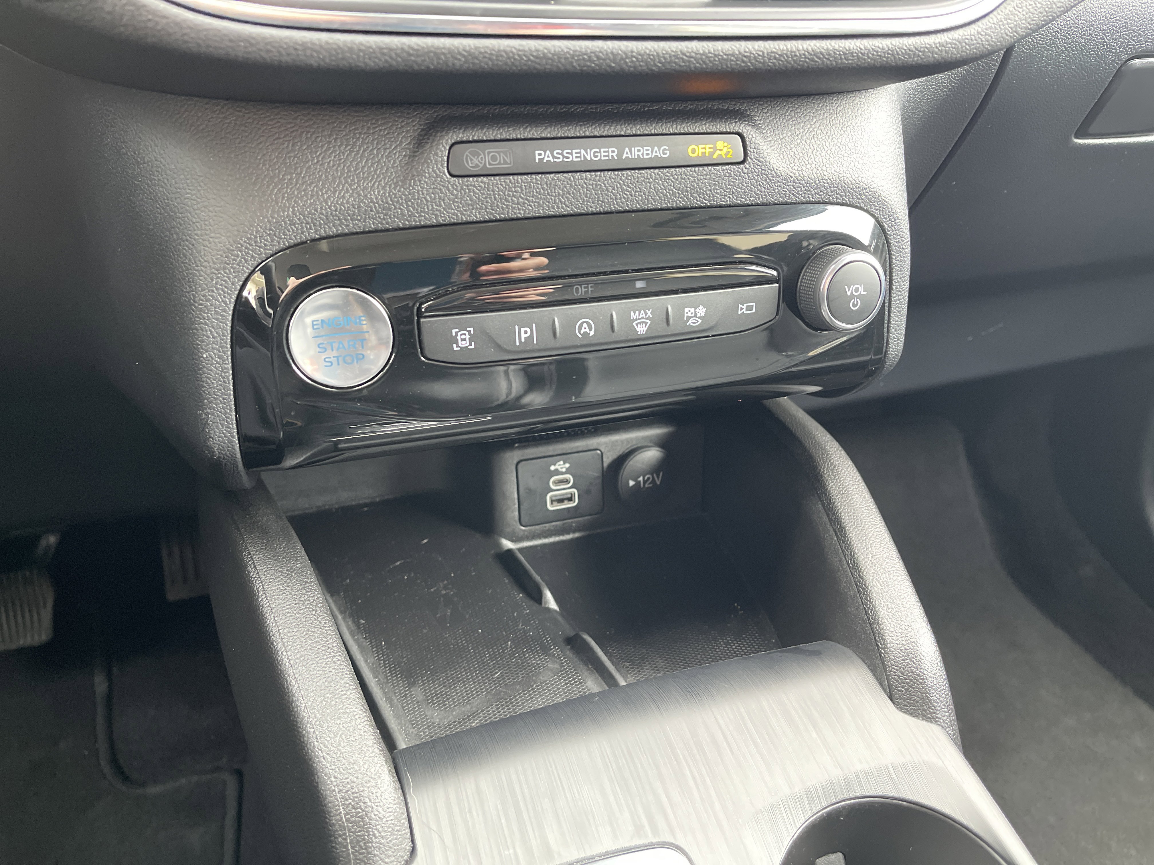 Certified 2024 Ford Escape Platinum AWD/4WD image 19