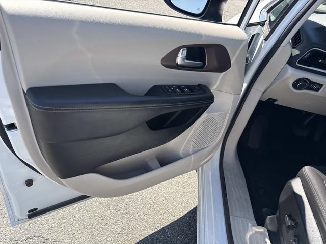 Used 2023 Chrysler Voyager LX FWD image 18