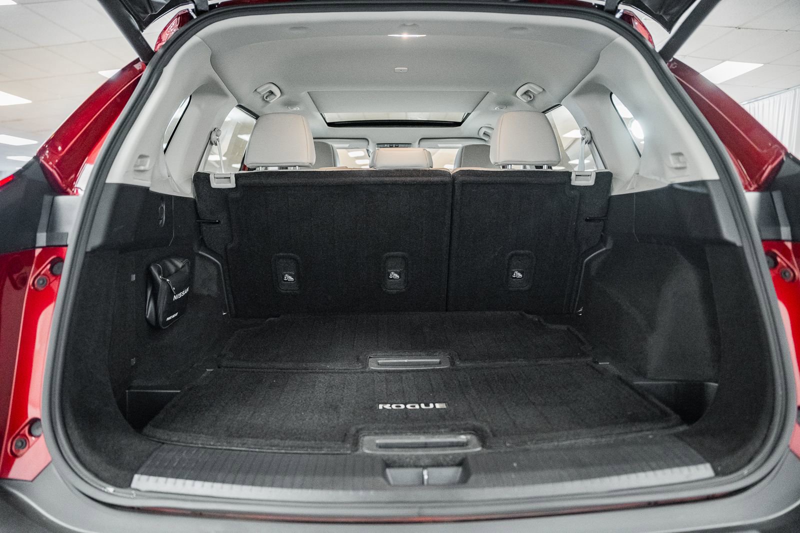 Used 2023 Nissan Rogue SL image 11