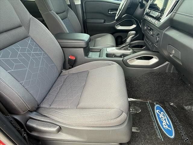 Used 2025 Nissan Frontier SV w/ SV Convenience Package image 11