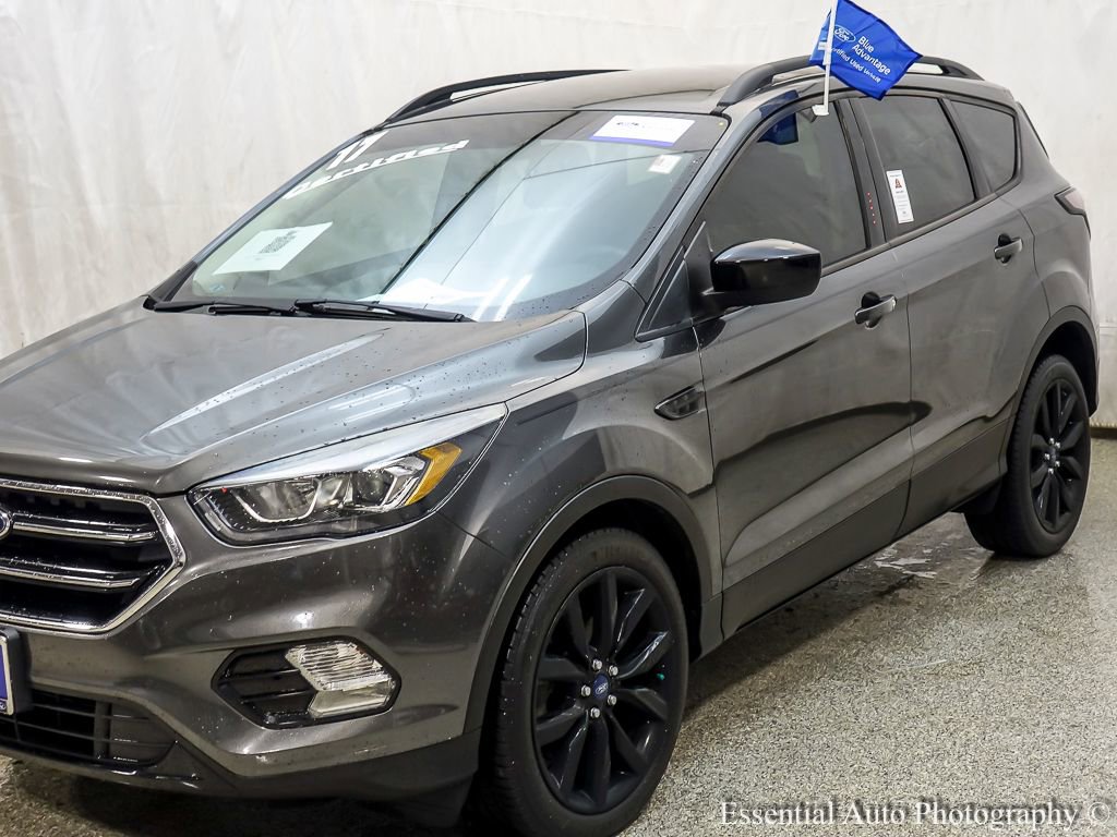 Certified 2017 Ford Escape SE w/ Equipment Group 201A image 3