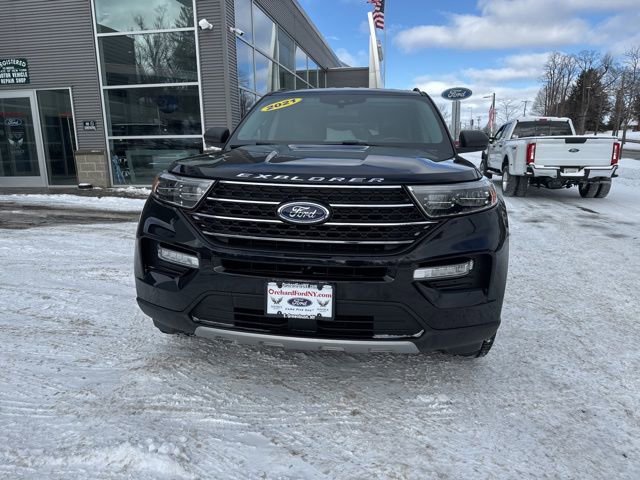 Certified 2021 Ford Explorer XLT w/ Equipment Group 202A image 3