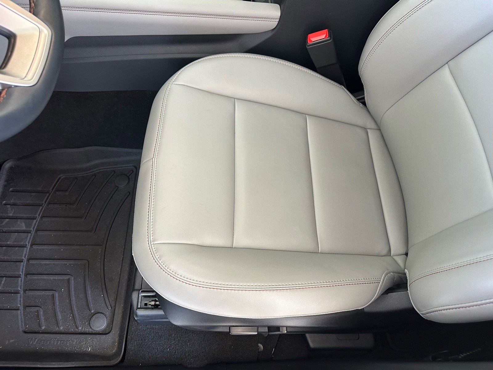 Certified 2025 Ford Explorer Active w/ Active Comfort Package RWD image 21