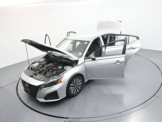 Used 2024 Nissan Altima 2.5 SV FWD image 42