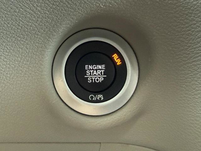 Used 2022 Chrysler Voyager LX image 16