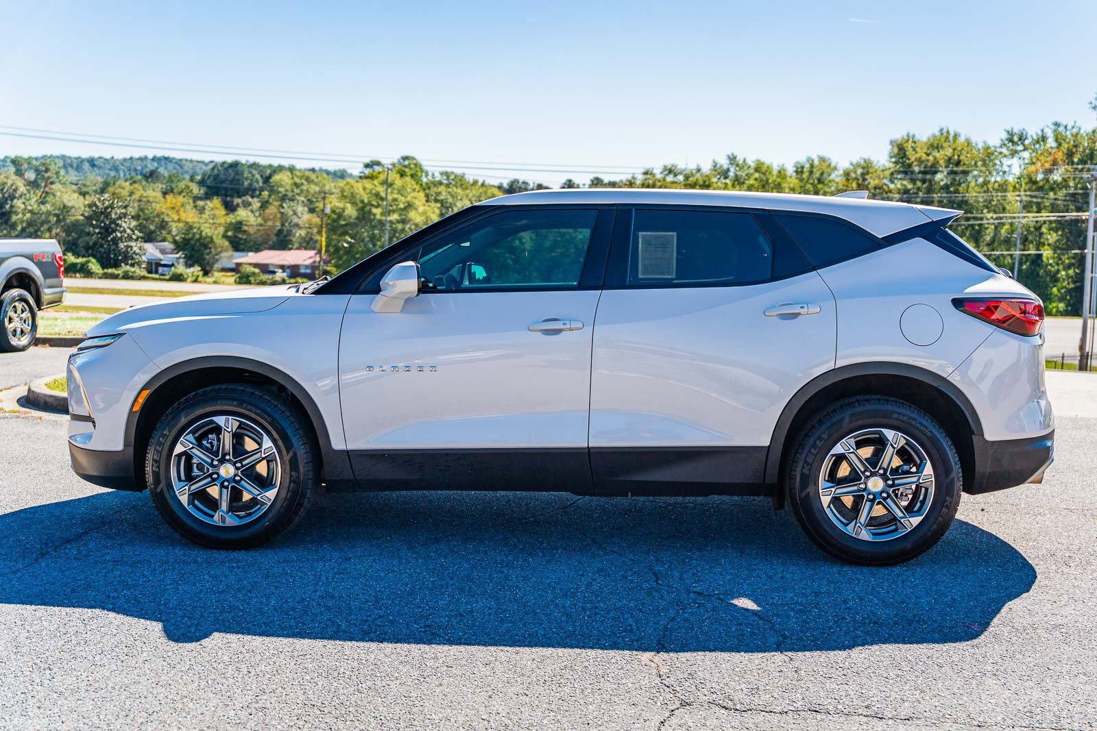 Used 2023 Chevrolet Blazer LT image 2