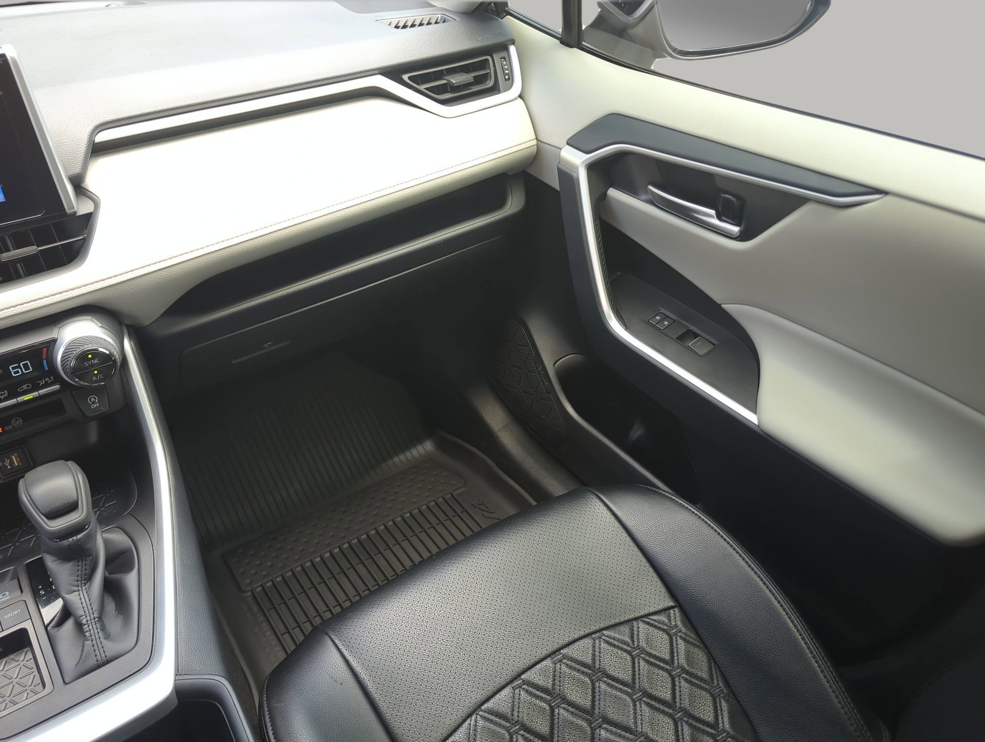 Used 2025 Toyota RAV4 XLE w/ Convenience Package image 52