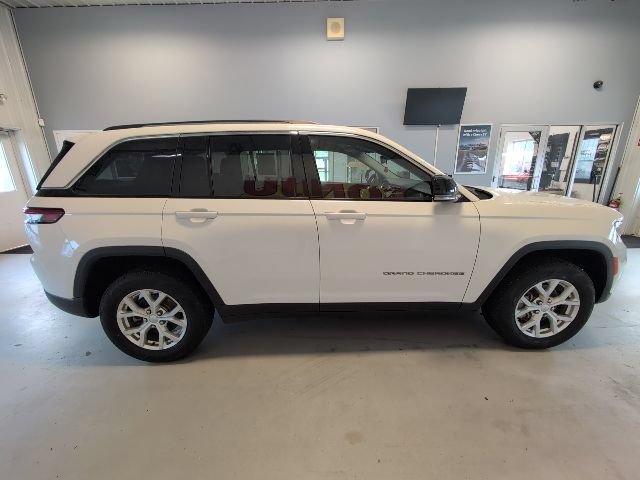 Used 2023 Jeep Grand Cherokee Limited AWD/4WD image 6