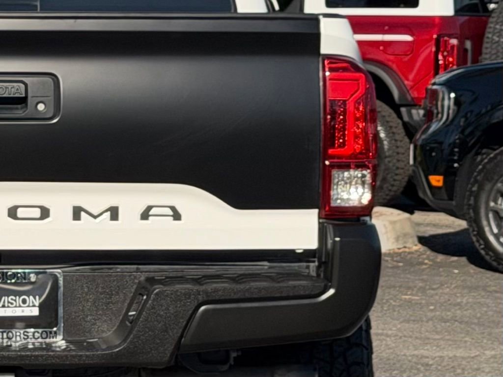 Used 2017 Toyota Tacoma TRD Off-Road w/ Tow Package image 9