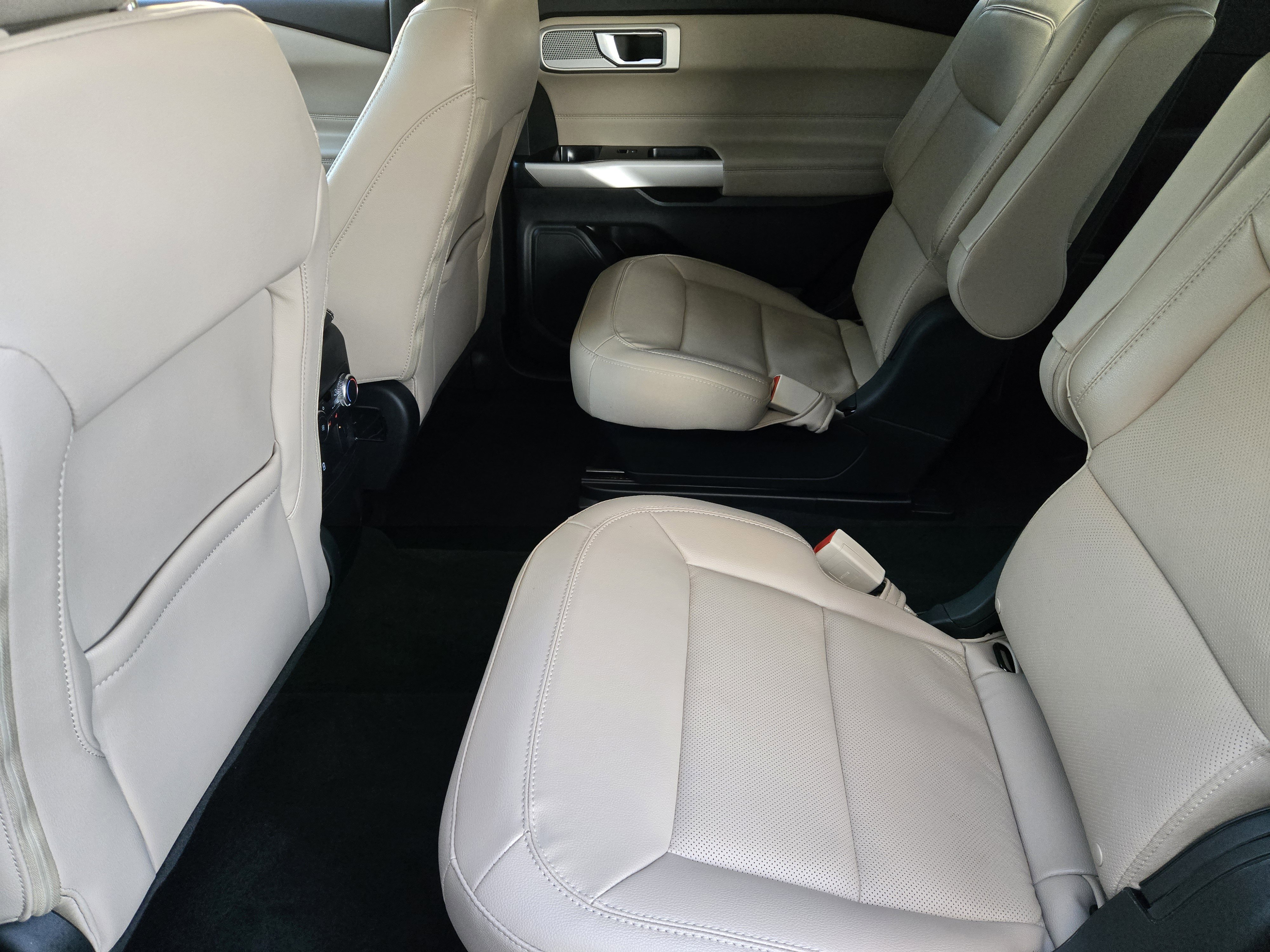 Certified 2022 Ford Explorer Limited w/ Equipment Group 301A image 21