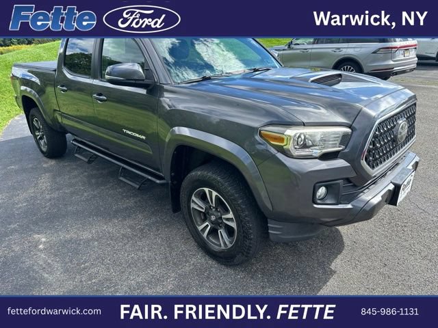 Used 2018 Toyota Tacoma TRD Sport AWD/4WD image 4