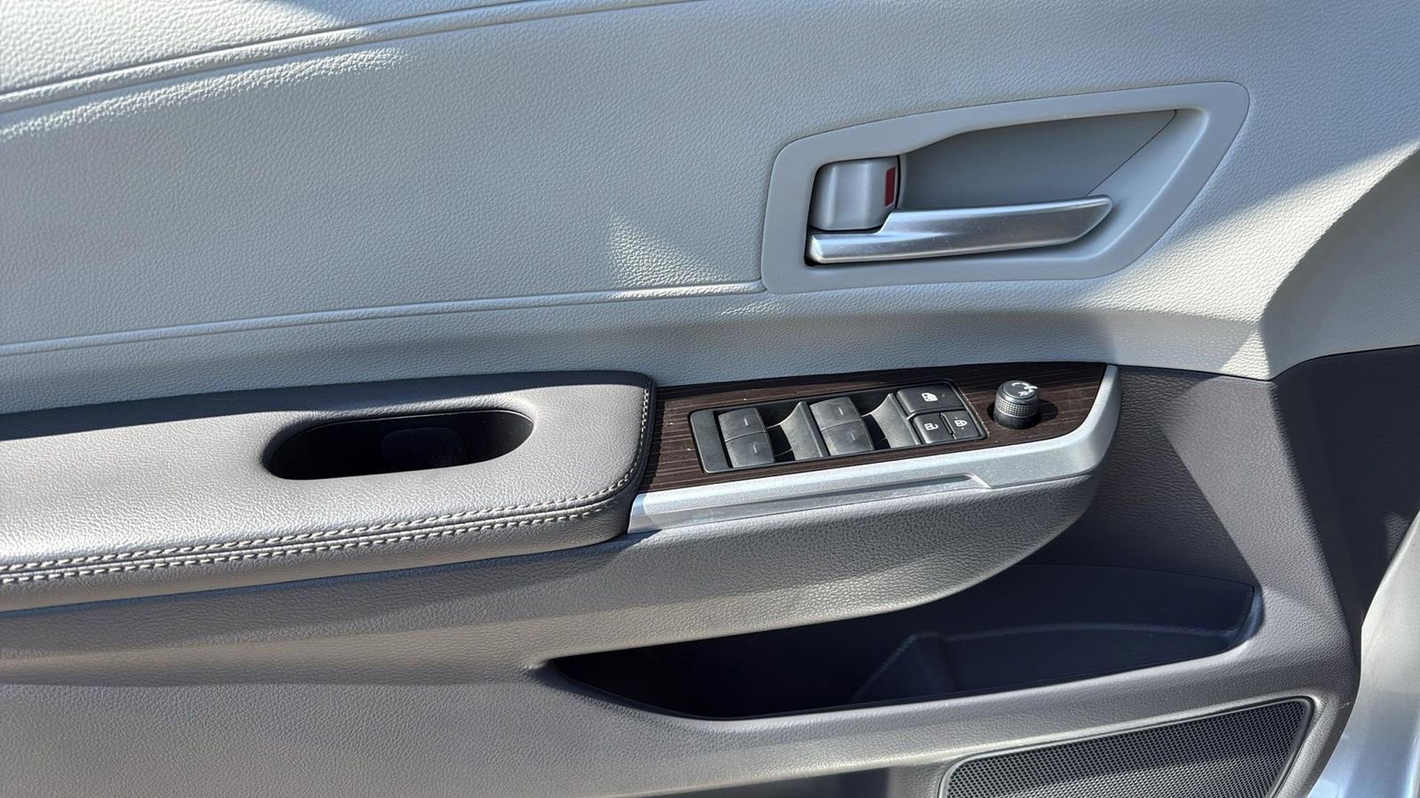 Used 2023 Toyota Sienna XLE image 12