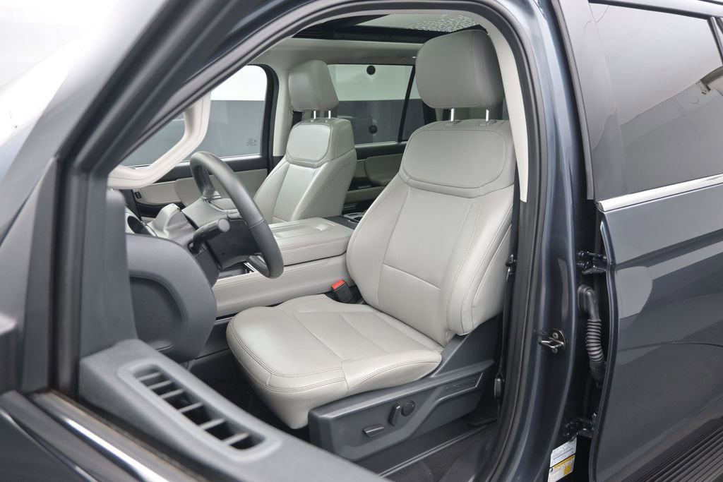 Certified 2025 Ford Expedition Max Active AWD/4WD image 9