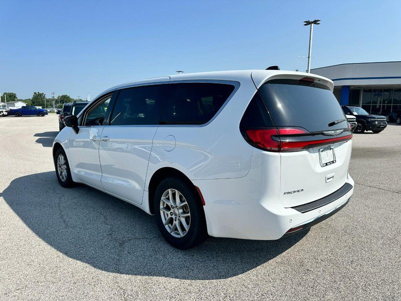 Used 2024 Chrysler Pacifica Touring-L FWD video 3