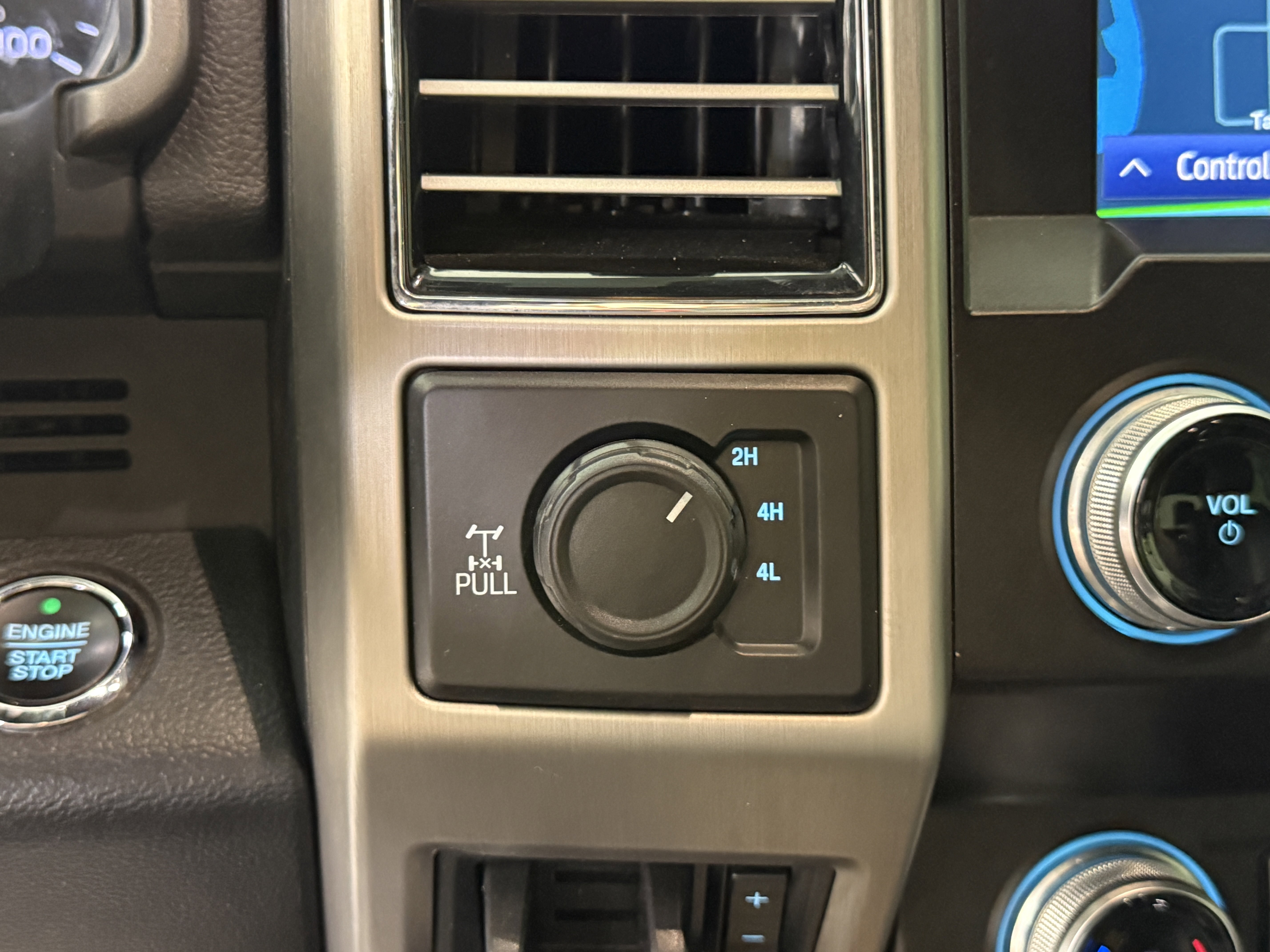 Certified 2020 Ford F250 Platinum w/ FX4 Off-Road Package image 23