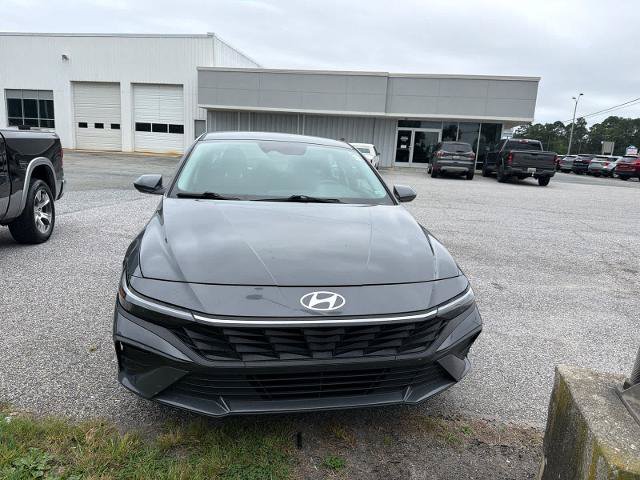 Used 2024 Hyundai Elantra SEL FWD image 2