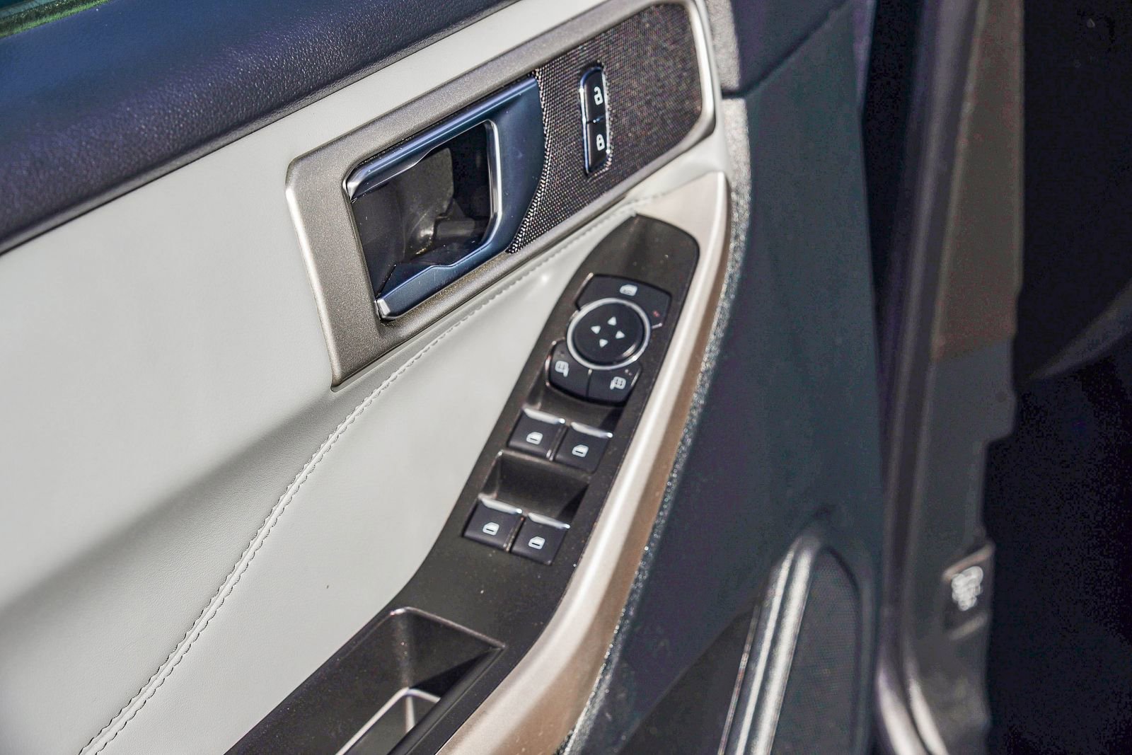 Certified 2023 Ford Explorer XLT w/ Equipment Group 202A image 21