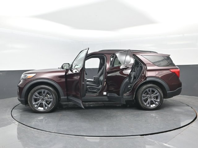 Certified 2022 Ford Explorer XLT w/ Equipment Group 202A AWD/4WD image 33