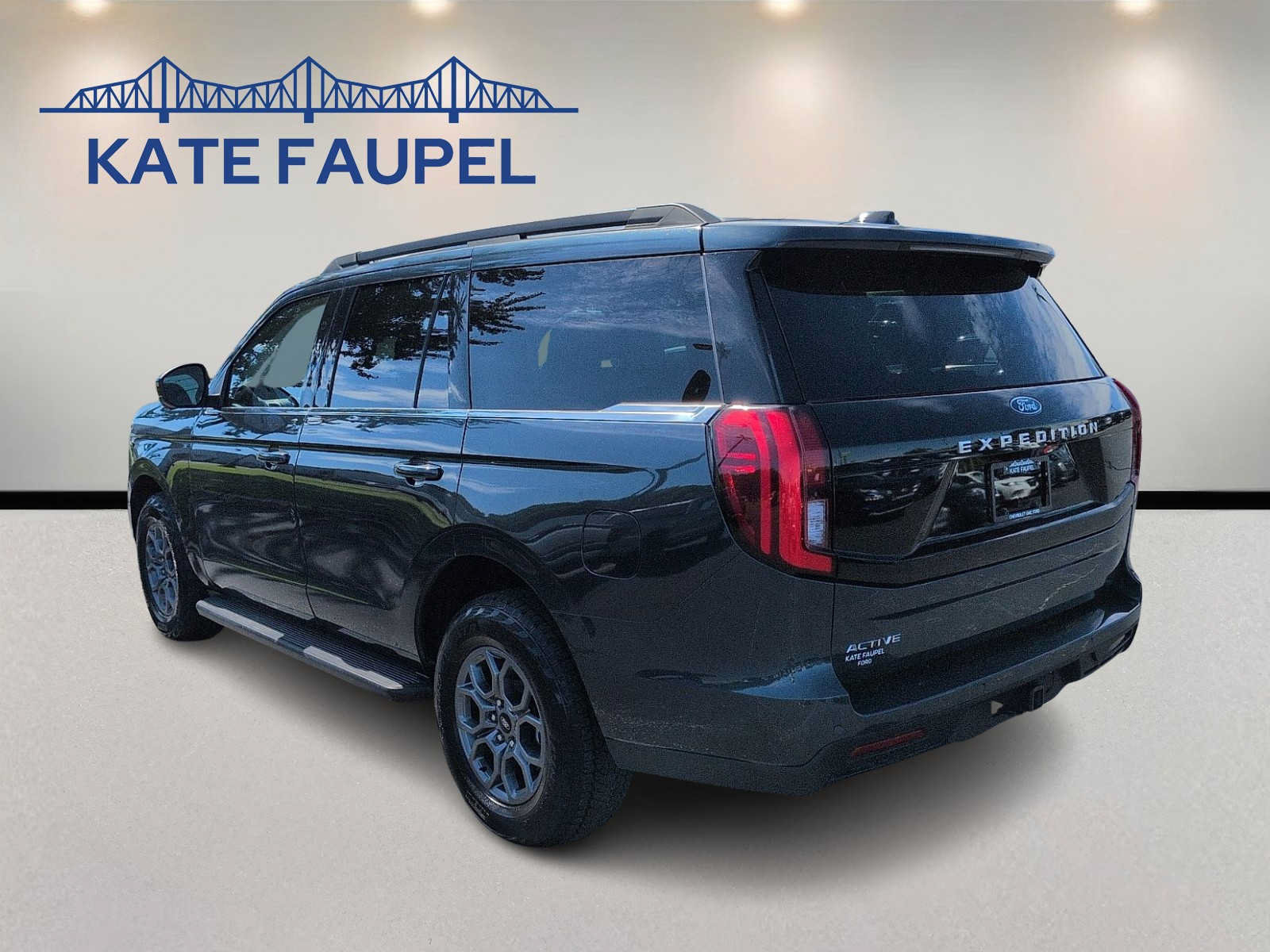 Certified 2025 Ford Expedition Active AWD/4WD image 5