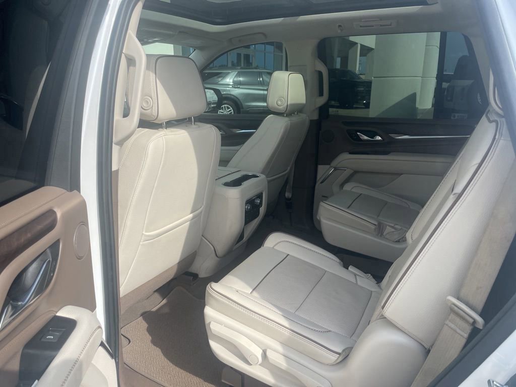 Used 2023 GMC Yukon Denali AWD/4WD image 4