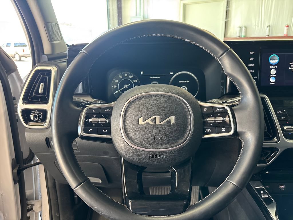 Used 2023 Kia Sorento SX AWD/4WD image 10
