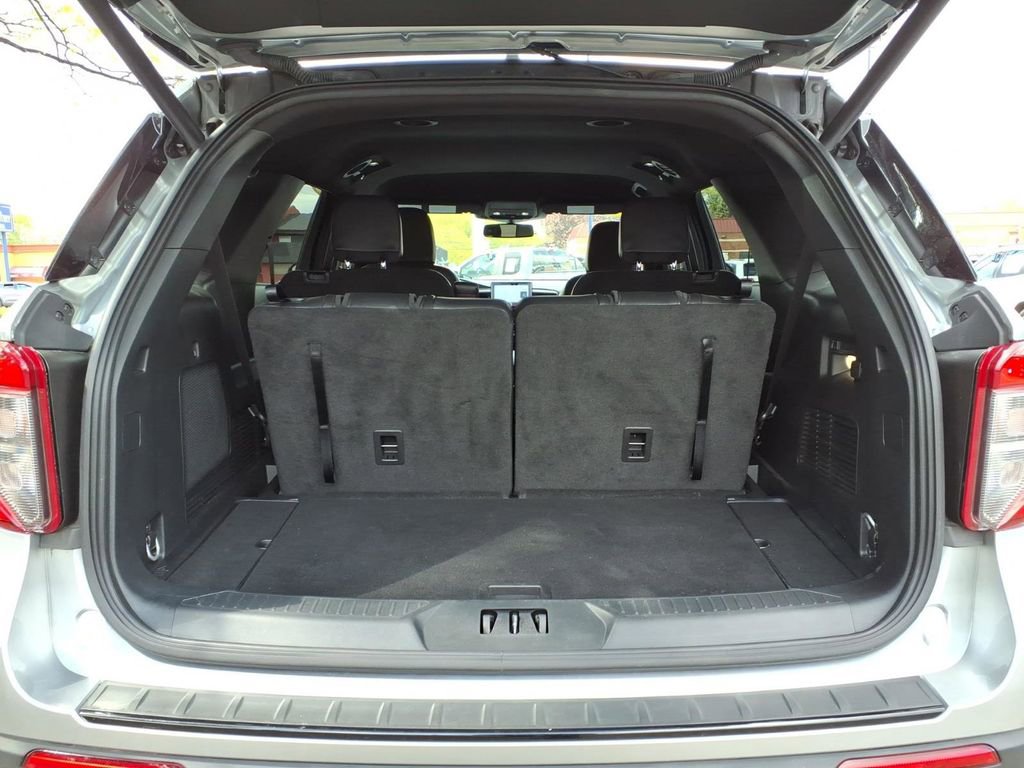 Certified 2024 Ford Explorer ST-Line w/ Class IV Trailer Tow Package AWD/4WD image 9