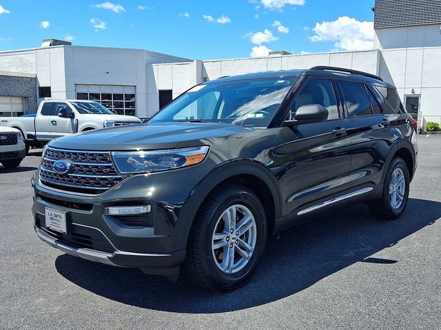 Certified 2022 Ford Explorer XLT w/ Equipment Group 202A AWD/4WD image 3