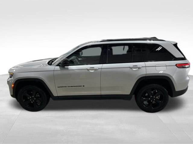 Used 2023 Jeep Grand Cherokee Altitude image 6