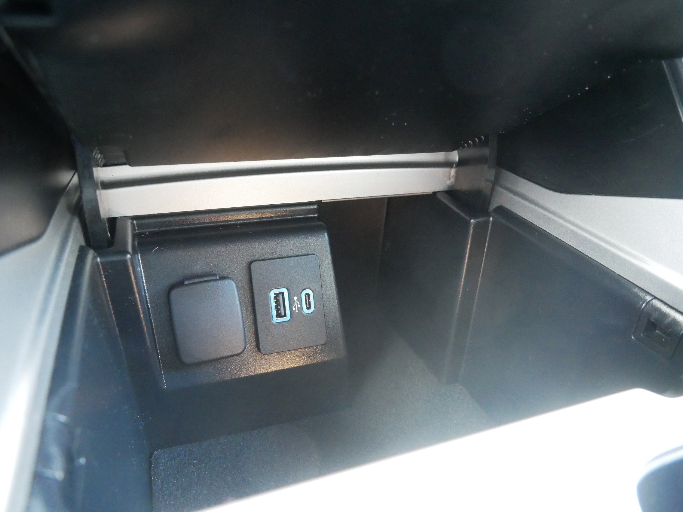 Certified 2023 Ford Explorer XLT w/ Equipment Group 202A image 27