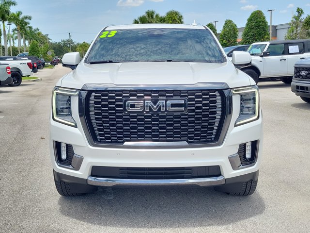 Used 2023 GMC Yukon XL Denali Ultimate AWD/4WD image 2