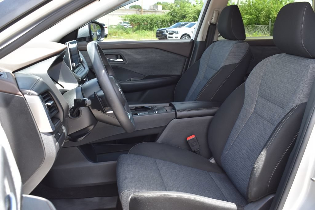 Used 2023 Nissan Rogue SV FWD image 7